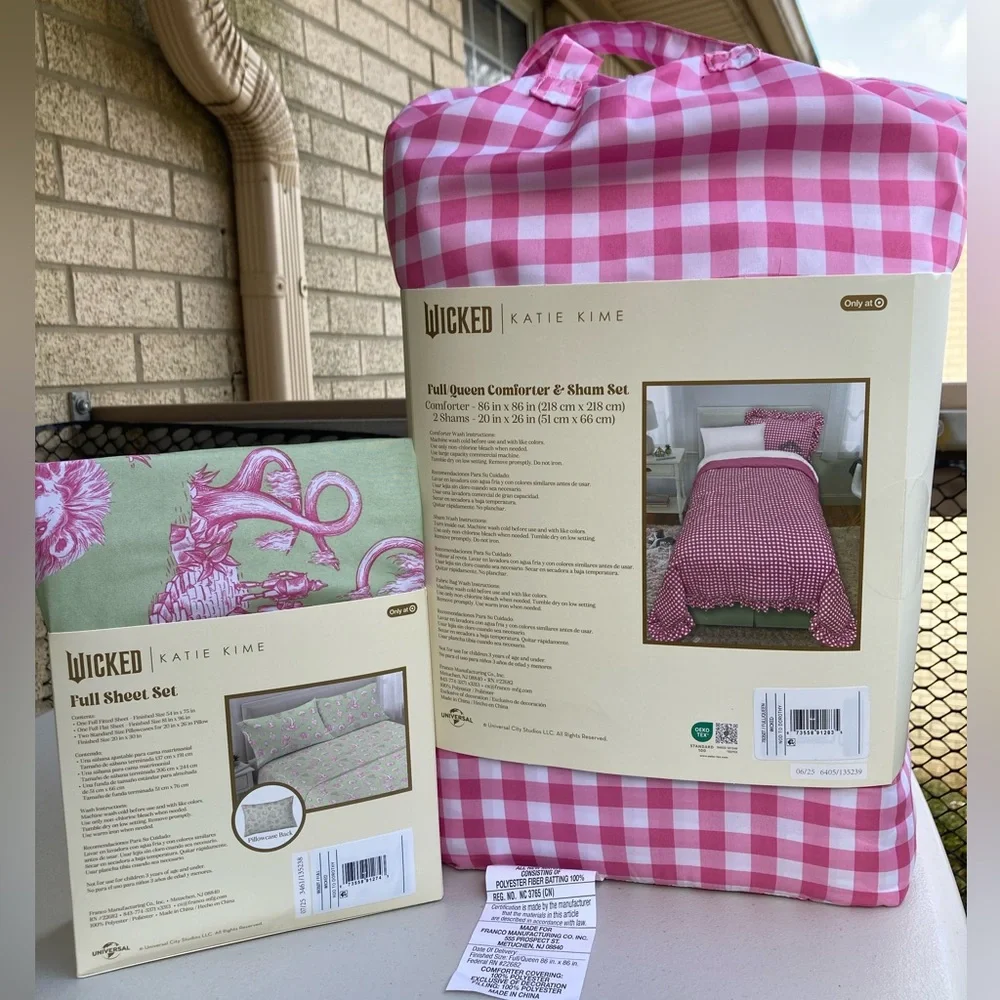 Wicked Full Queen Pink Gingham Comforter Green Sheet Character Print Bedding Set